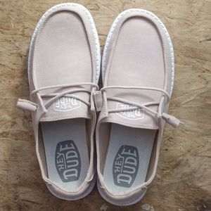Woman's size 9 Tan Wendy slub canvas shoe